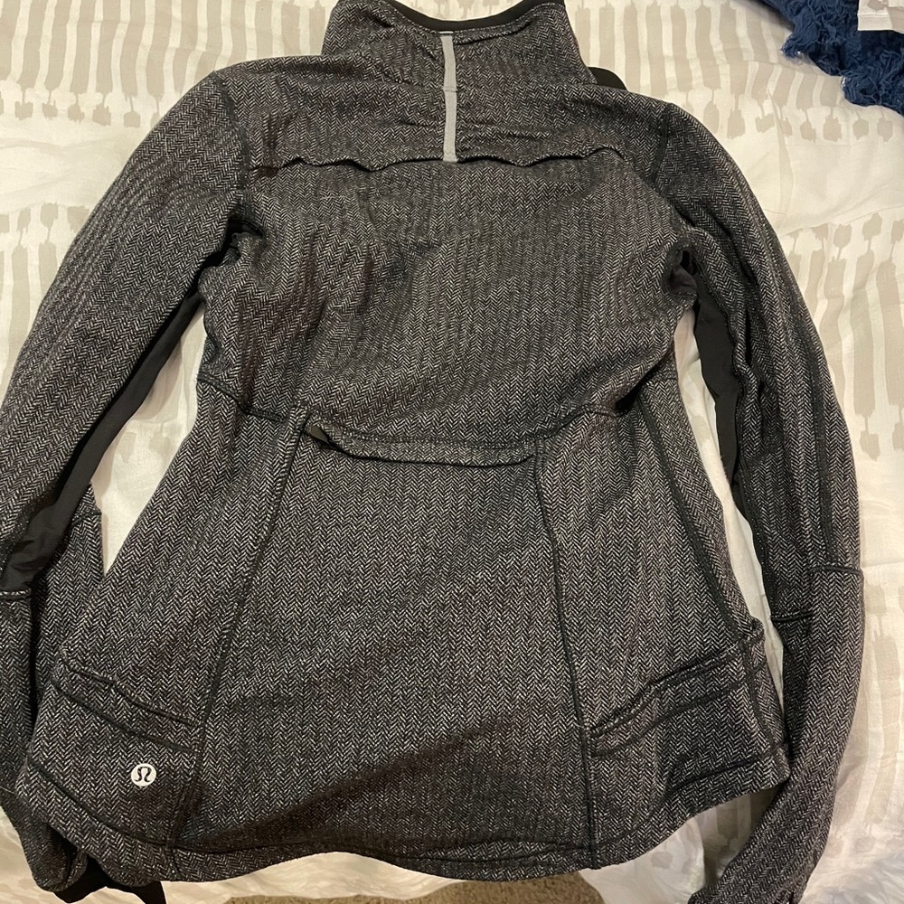 Lululemon Base Runner 1/2 Zip - Picture 2 of 4